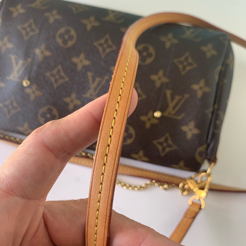 Louis Vuitton The Favorite MM - Monogram Crossbody with both straps - Picture 11 of 16